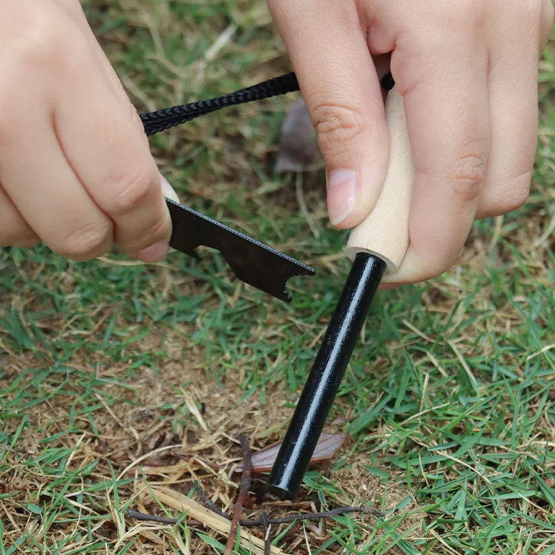 Silex extérieurs portables, équipés d'outils de survie en plein air telles que bâtons de magnésium, armes à feu, poignées en bois et bâton de silex